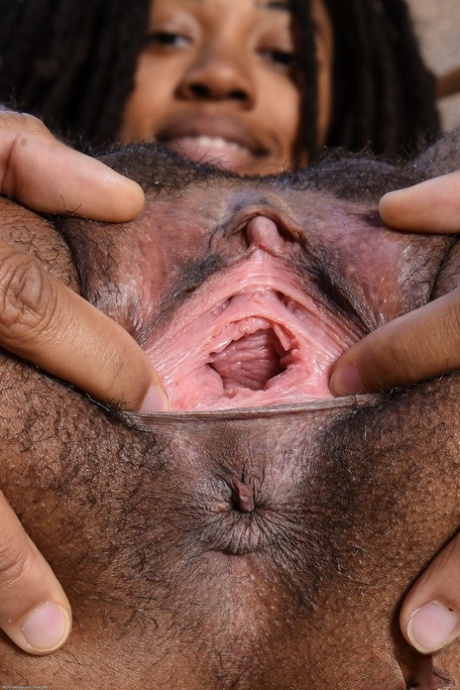 African Amateur Throat erotic pictures