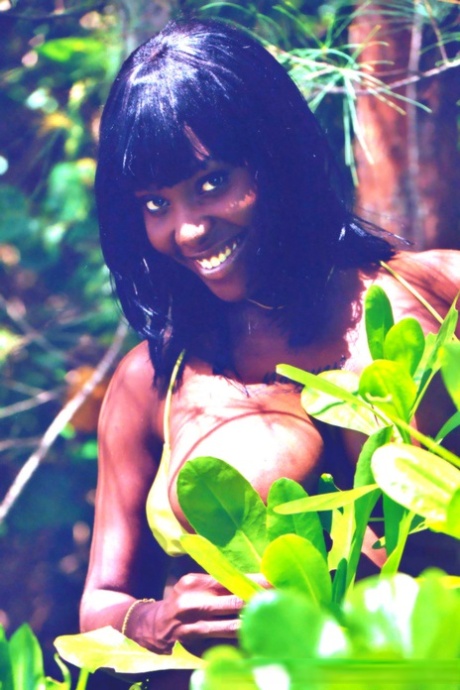 African Rita hot sexy pics