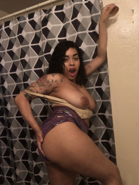 Latina Pole erotic archive